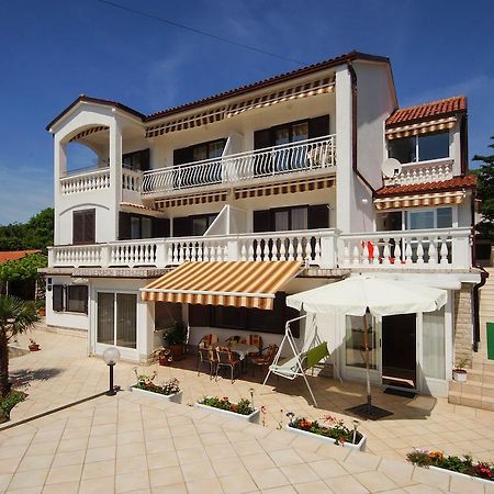 Apartments Lina Novi Vinodolski Luaran gambar
